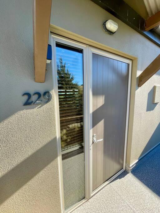 Terrace Downs 2 Bedroom Apartment Windwhistle Exterior photo